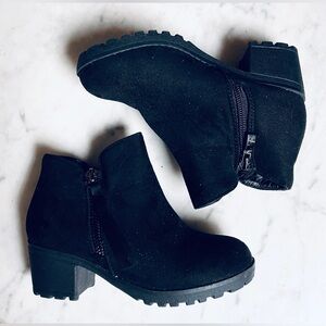 NEW Size 11 Lucky Top Girl’s Black Ankle Boots